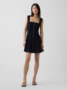 Minikleid mit Biesen und tief sitzender Taille