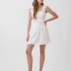Minikleid mit Biesen und tief sitzender Taille