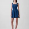 Minikleid mit Biesen und tief sitzender Taille