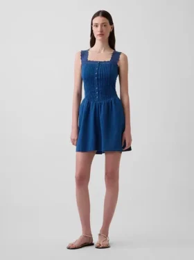 Minikleid mit Biesen und tief sitzender Taille