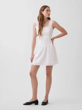 Minikleid mit Biesen und tief sitzender Taille