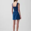 Minikleid mit Biesen und tief sitzender Taille