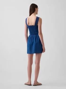 Minikleid mit Biesen und tief sitzender Taille