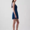 Minikleid mit Biesen und tief sitzender Taille