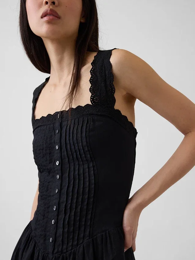 Minikleid mit Biesen und tief sitzender Taille