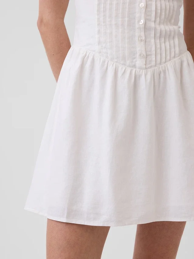 Minikleid mit Biesen und tief sitzender Taille