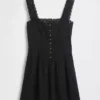 Minikleid mit Biesen und tief sitzender Taille