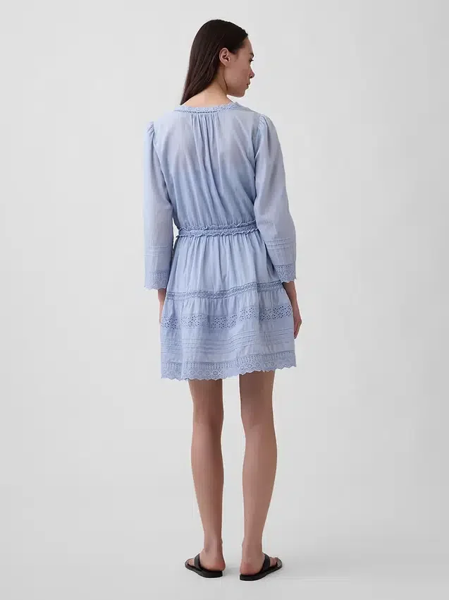 Minikleid mit Spitzenbesatz