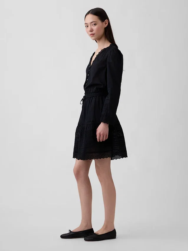 Minikleid mit Spitzenbesatz