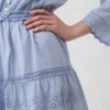 Minikleid mit Spitzenbesatz