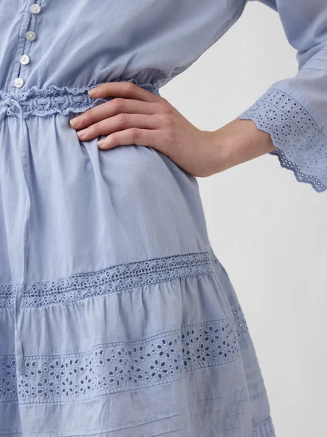 Minikleid mit Spitzenbesatz