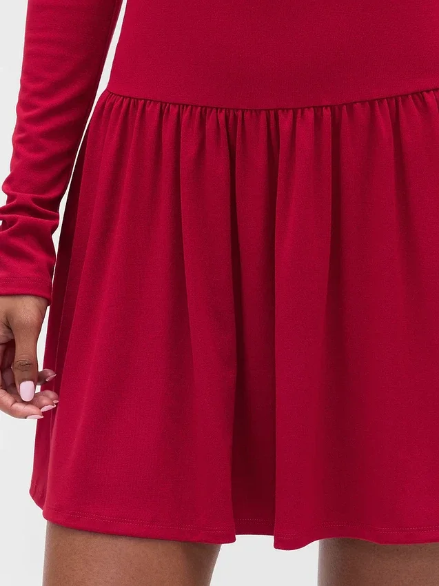 Minikleid mit tief sitzender Taille