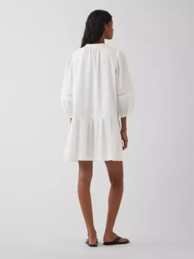 Minikleid mit tief sitzender Taille und Spitzenbesatz