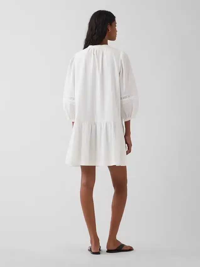 Minikleid mit tief sitzender Taille und Spitzenbesatz