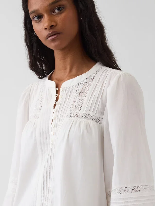 Minikleid mit tief sitzender Taille und Spitzenbesatz