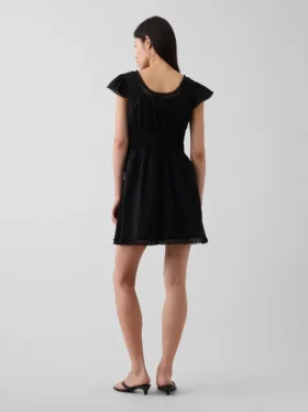 Minikleid mit U-Ausschnitt und Spitzenbesatz