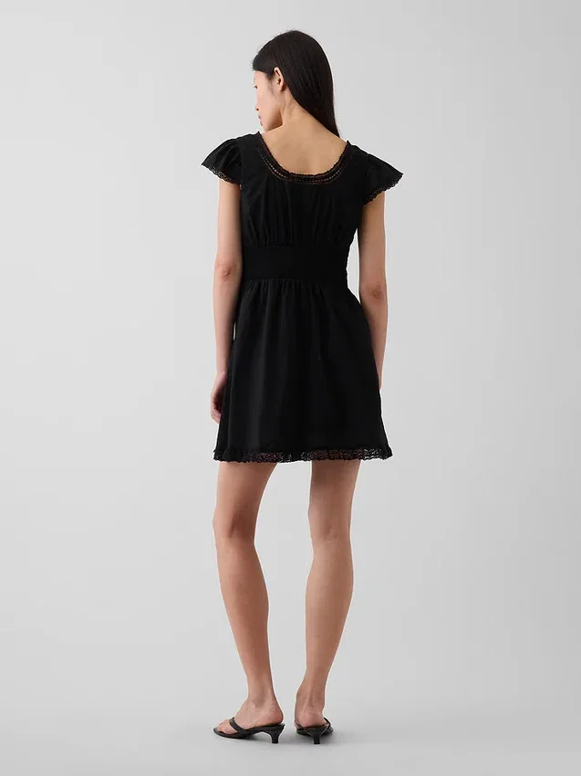 Minikleid mit U-Ausschnitt und Spitzenbesatz