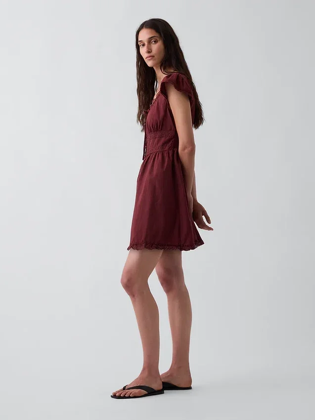 Minikleid mit U-Ausschnitt und Spitzenbesatz