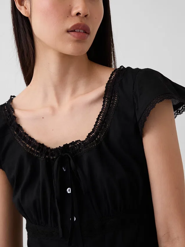 Minikleid mit U-Ausschnitt und Spitzenbesatz