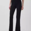 Moderne Flare-Hose mit breitem Rippmuster