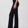 Moderne Flare-Hose mit breitem Rippmuster