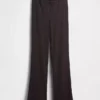 Moderne Flare-Hose mit breitem Rippmuster