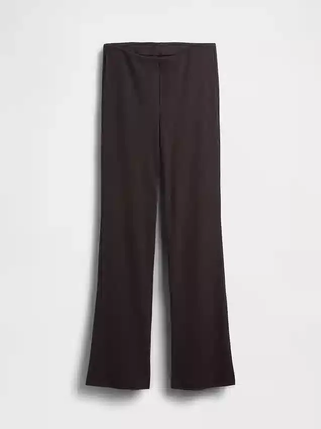Moderne Flare-Hose mit breitem Rippmuster