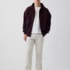 Moderne gerade geschnittene Khakis