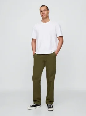 Moderne gerade geschnittene Khakis