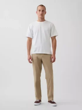 Moderne gerade geschnittene Khakis