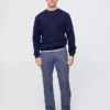 Moderne gerade geschnittene Khakis