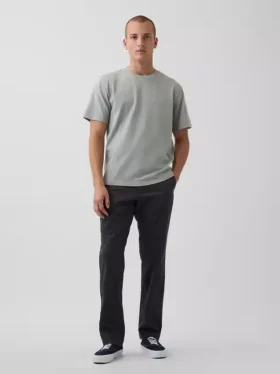 Moderne gerade geschnittene Khakis