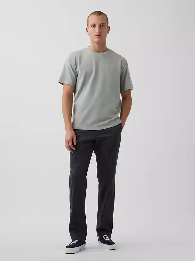 Moderne gerade geschnittene Khakis