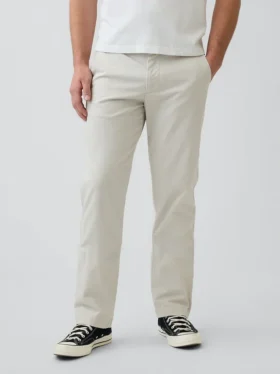 Moderne gerade geschnittene Khakis