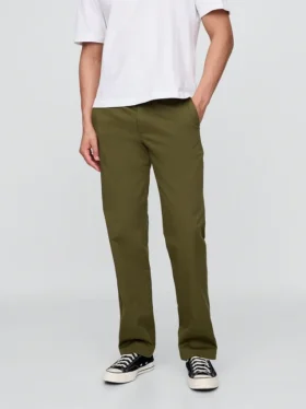 Moderne gerade geschnittene Khakis