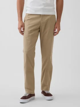 Moderne gerade geschnittene Khakis