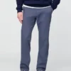 Moderne gerade geschnittene Khakis