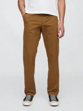 Moderne gerade geschnittene Khakis