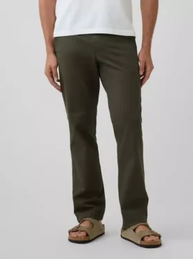 Moderne gerade geschnittene Khakis