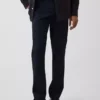 Moderne gerade geschnittene Khakis