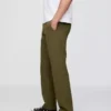 Moderne gerade geschnittene Khakis