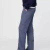 Moderne gerade geschnittene Khakis