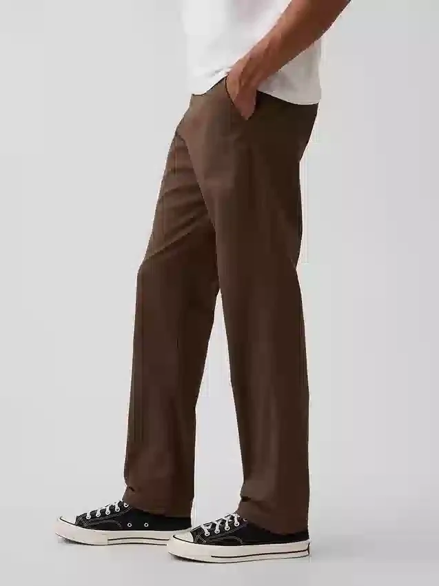 Moderne gerade geschnittene Khakis