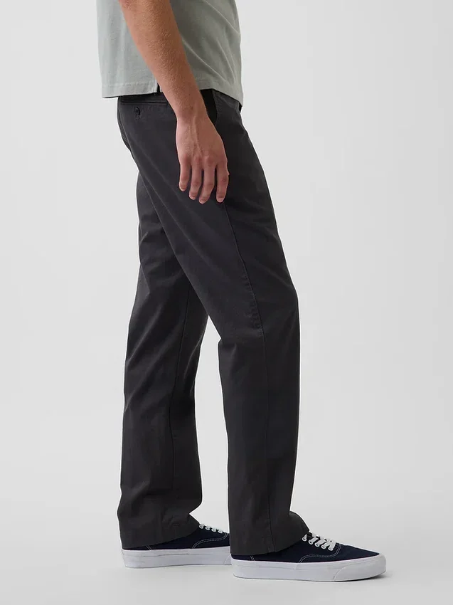 Moderne gerade geschnittene Khakis