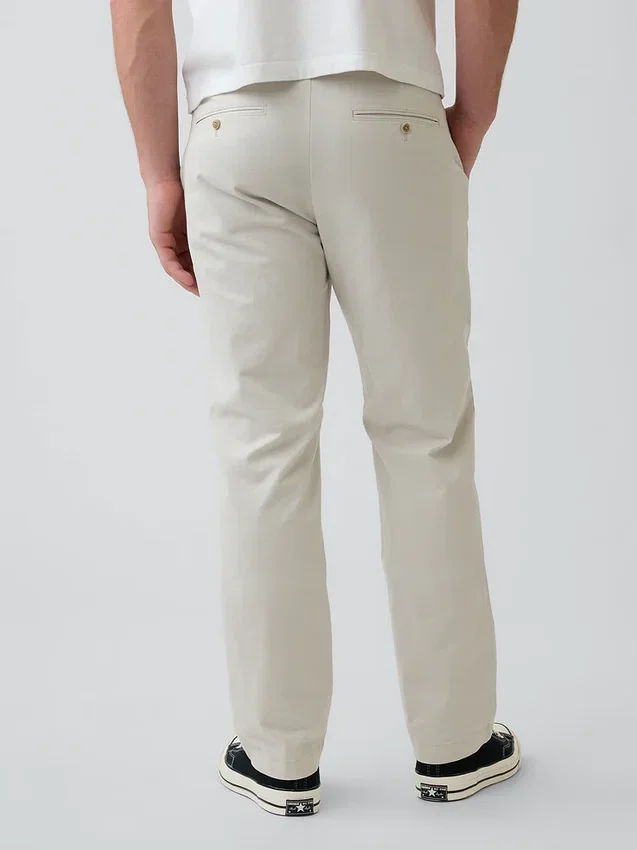 Moderne gerade geschnittene Khakis