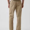 Moderne gerade geschnittene Khakis