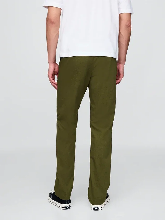 Moderne gerade geschnittene Khakis