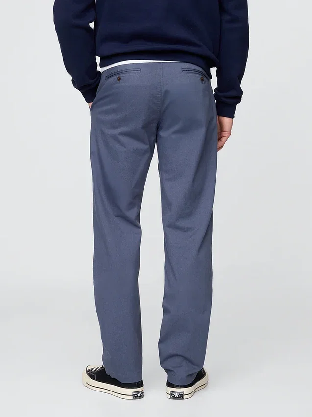 Moderne gerade geschnittene Khakis