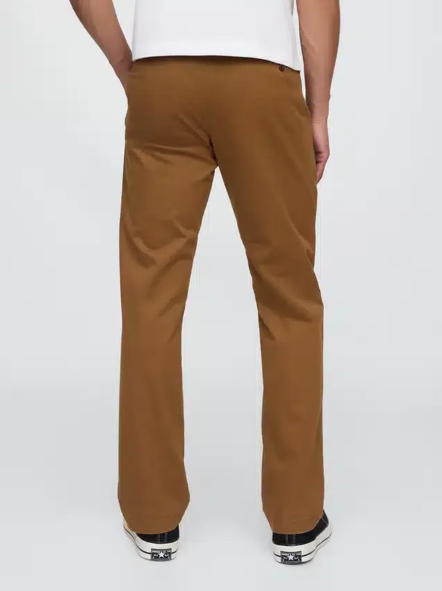 Moderne gerade geschnittene Khakis