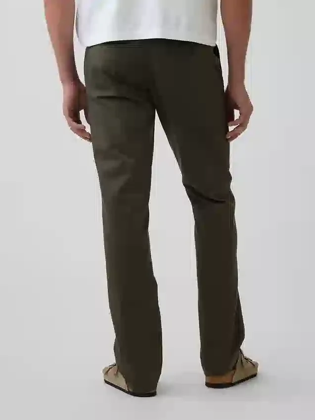 Moderne gerade geschnittene Khakis
